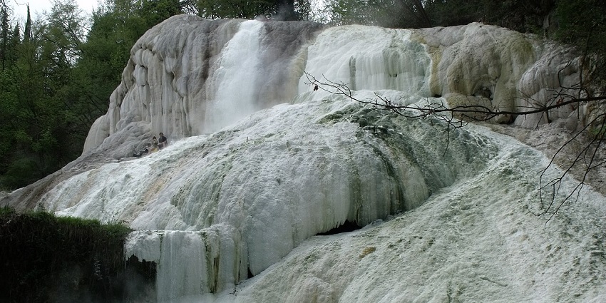 The waterFalls at this place are a small natural waterfall in Colombia located in the municipality of El Retiro.