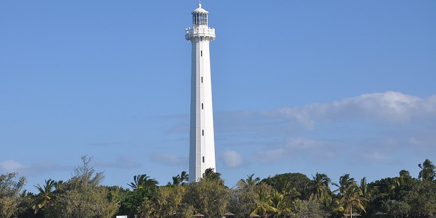 Amedee Lighthouse behind palm trees, a highlight among scenic places to visit near Australia.