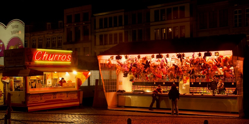 Explore vibrant streetside markets and enjoy exciting things to do in Havana at night.