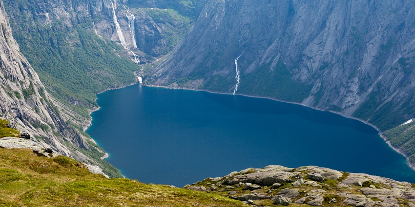 Serene waters and towering mountains around Odda, one of the peaceful places to visit near Bergen.
