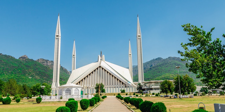 Faisal Mosque in Islamabad, iconic modern Islamic architecture near the Margalla Hills.
