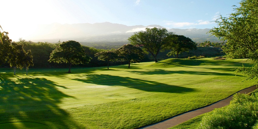 Playing on a scenic course is one of the most relaxing things to do in Pecatu.