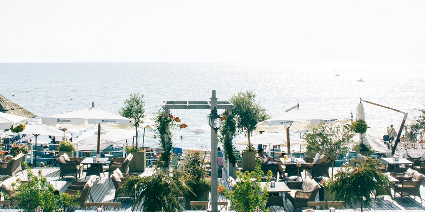 Relaxing at a scenic cliffside café with ocean views and a peaceful beachside vibe.