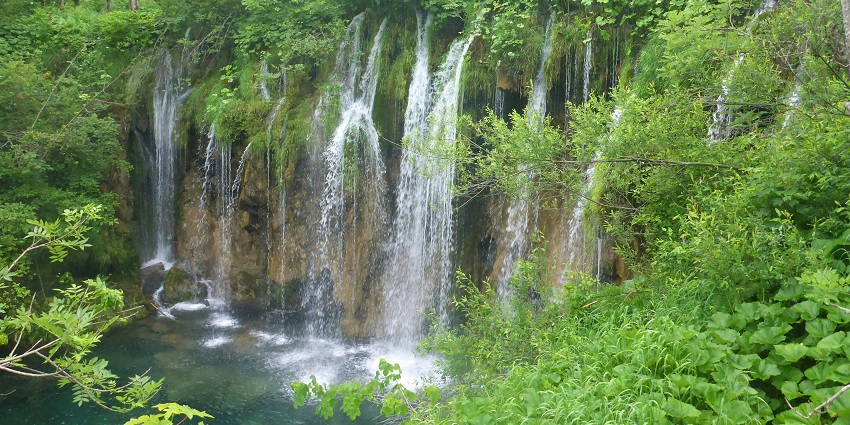 Maşukiye waterfall surrounded by lush greenery one of the best places to visit near Istanbul.
