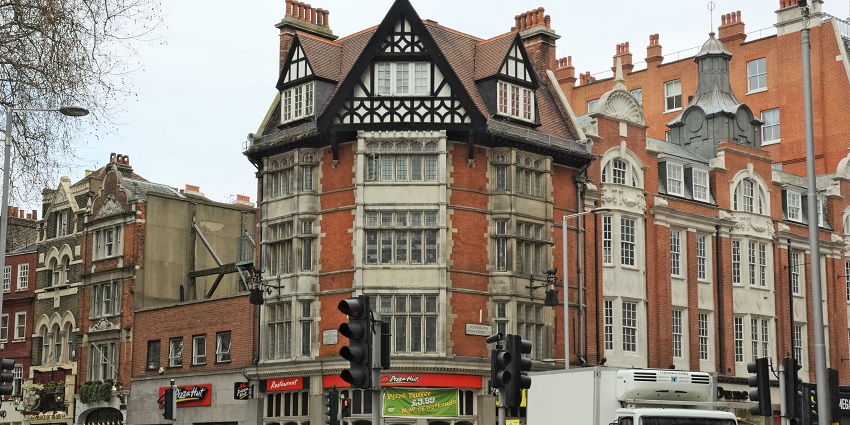 Strolling along the vibrant Kensington High Street is one of the best things to do in Kensington.