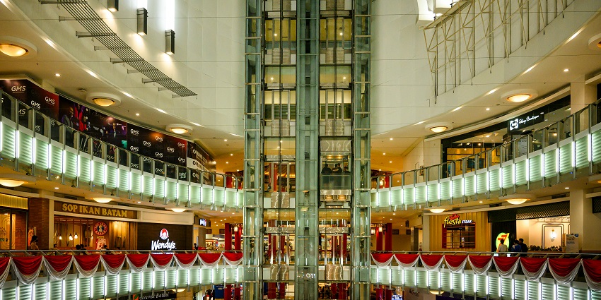 Interior view of Beachwalk Shopping Centre in Kuta featuring modern architecture and open walkways.
