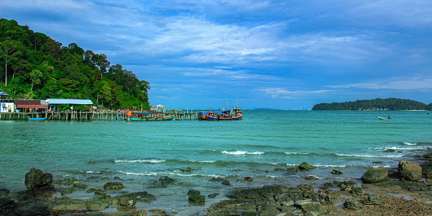 Silk Island, known for weaving villages and river views, is among the top places to visit near Phnom Penh.