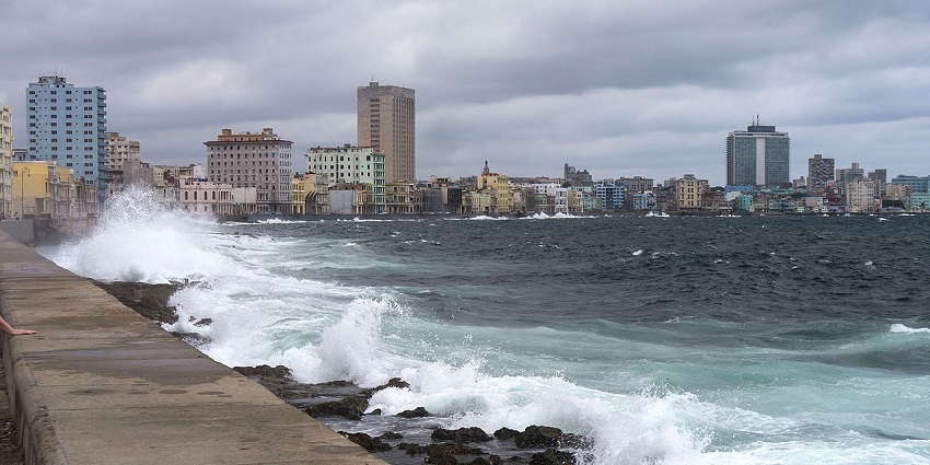 Stroll along the scenic Malecón to enjoy vibrant things to do in Havana at night.