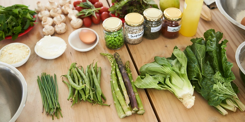 Joining a hands-on Balinese cooking class is one of the things to do in Lovina.