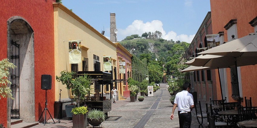 The historic streets of Tequila town, one of the top places to visit near Guadalajara.