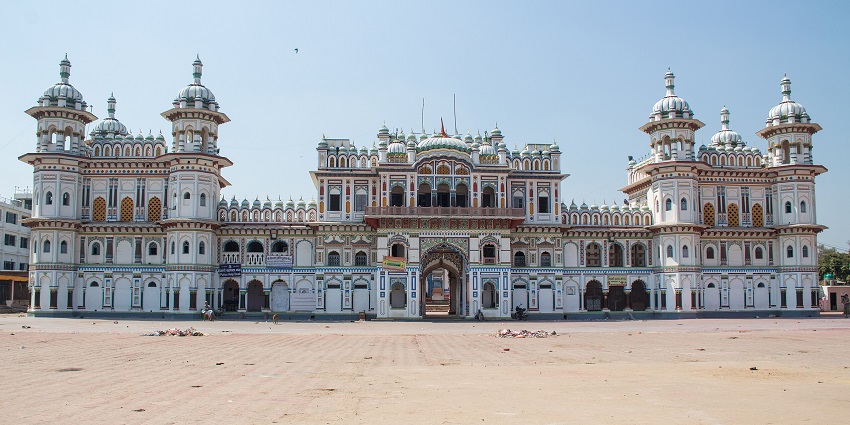 Ram Janaki Temple in Tikamgarh with traditional Hindu architecture and an entrance to the temple.