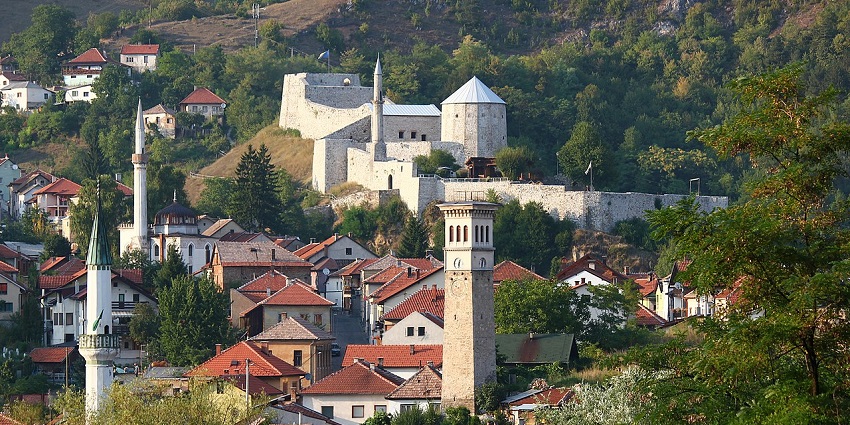 Travnik with multiple orange-roofed houses, and buildings surrounded by greenery, one of the best places to visit near Sarajevo.