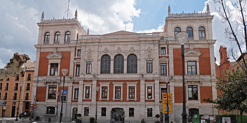 Casa Consistorial in Valladolid with red brick walls, windows, and twin corner towers.