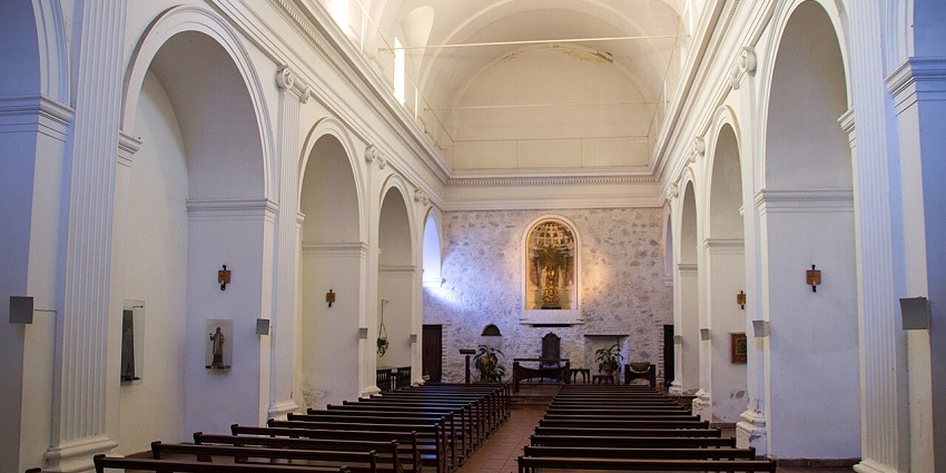 Exploring the Basilica del Santísimo Sacramento is among the best things to do in Colonia Uruguay.