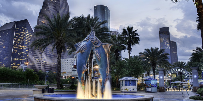 Exploring the scenic Downtown Aquarium is one of the most exciting things to do in Houston on Christmas Day.