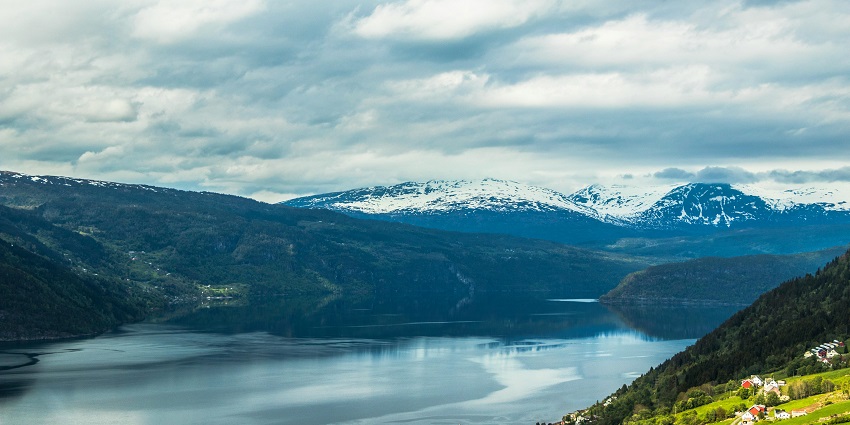 Discover the peaceful Numedalslågen River, one of the beautiful things to do in Kongsberg Norway.