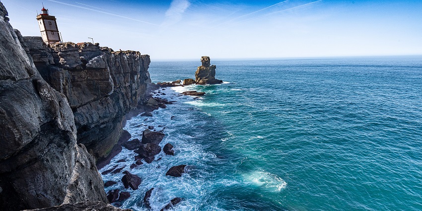 Discovering dramatic Cabo do Carvoeiro cliffs is one of the most breathtaking things to do in Peniche.