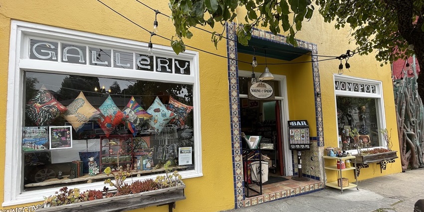 A colourful Mom & Pop art shop in California with vibrant murals and tropical plants, one of the best things to see in Makawao.