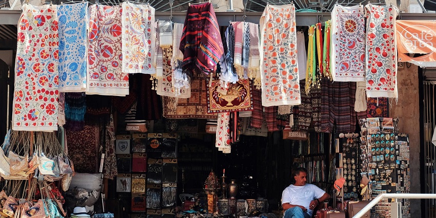 Watch traditional weaving at Tziblakis Textile Store one of the fascinating things to do in Halki Naxos.