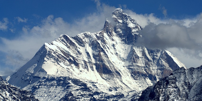 Clear view of Nanda Devi peak from Auli capturing what is Auli famous for.
