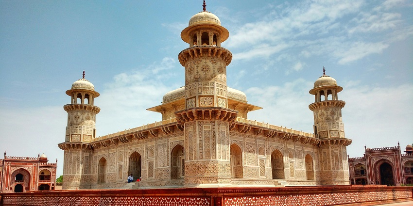 A symmetrical view of Itimad-ud-Daulah’s Tomb with intricate marble detailing.