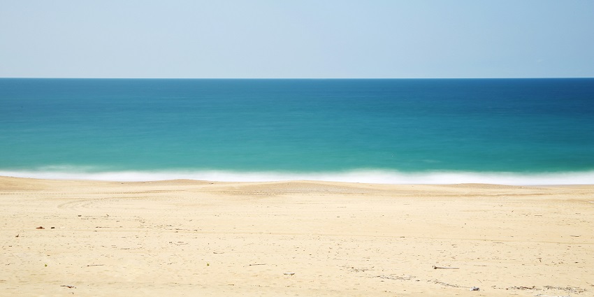 Sandy shore and waves at Alibaug Beach, one of the scenic places to visit near Mumbai for 3 days.