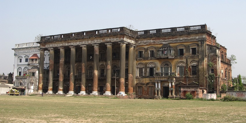 Large weathered colonial-style building with tall pillars, one of the historical places to visit near Howrah Station.