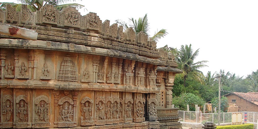 Chennakeshava temple in Aralaguppe, with traditional architecture and intricate carvings, one of the places to visit near Gubbi.