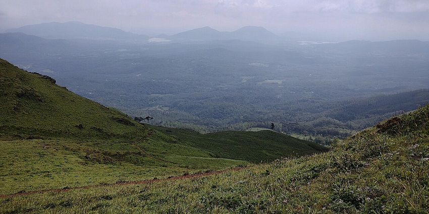 Misty mountain slope with green valleys and distant hills fading into the cloudy horizon
Viewers of this file can see comments and suggestions