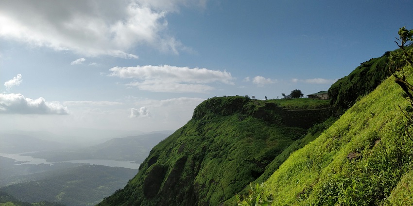 Bahubali Hill covered with green trees and peaceful natural surroundings near Ichalkaranji.
