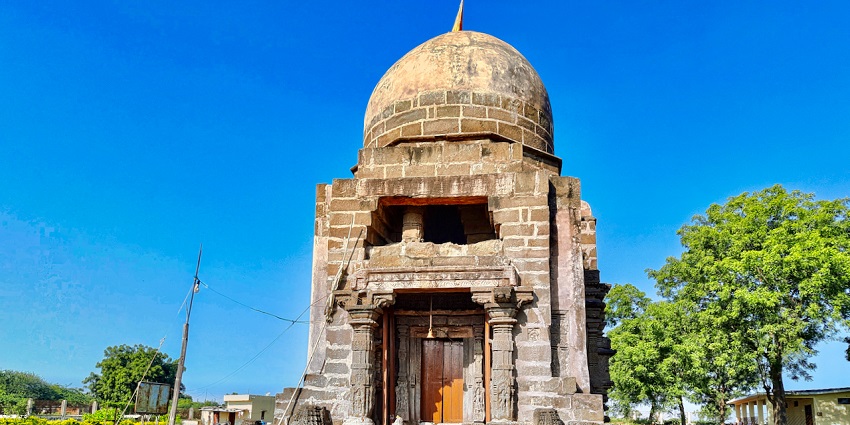 A close view of Ballaleshwar Temple with stone architecture and clarity of blue sky, one of the best places to visit near Navi Mumbai in one day.