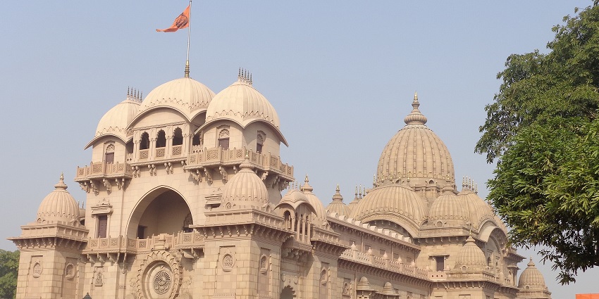 Belur Math temple complex, one of the iconic places to visit near Howrah Station.