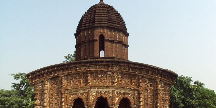 Terracotta temple in Bishnupur, one of the historic places to visit near Kolkata for 2 days.