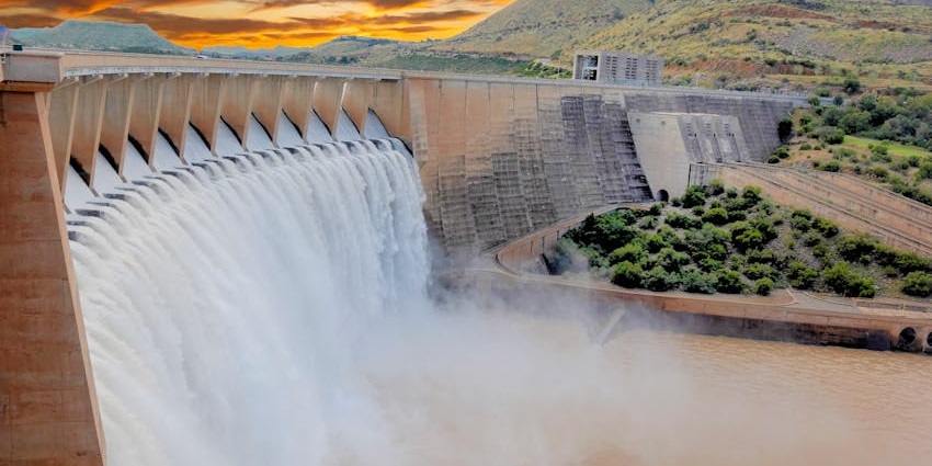 Scenic Choral Dam with tranquil waters and hills, ideal for places to visit near Indore for 2 days.