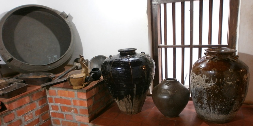 An exhibition at DakshinaChitra Museum shows traditional South Indian household items
