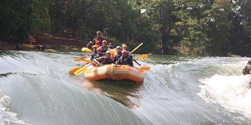 Dandeli scenic river, a top place to visit near Belgaum in winter for nature lovers.