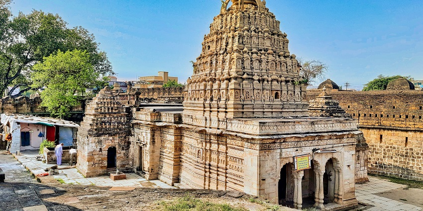 The ancient Keshavraj Temple is surrounded by lush greenery and tranquil natural beauty.
