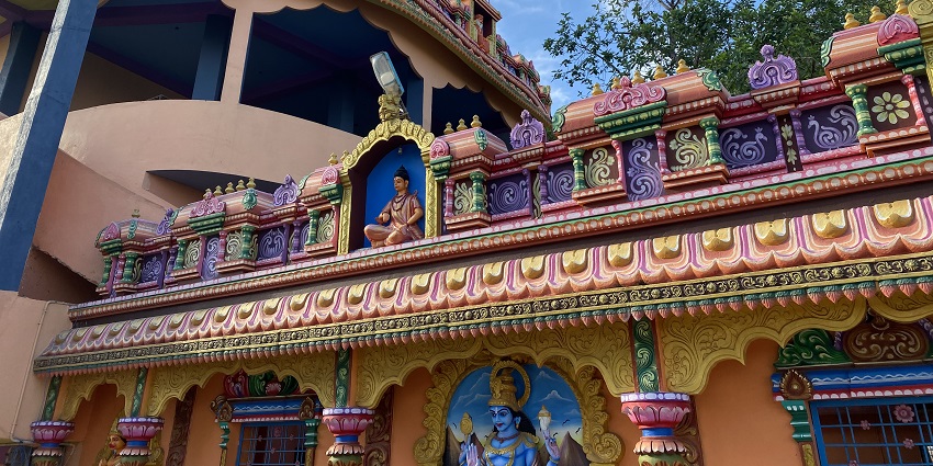 Beautiful designs on the walls of Panchadevpahad Dattatreya Swamy Temple, one of the best places to visit near Gulbarga.