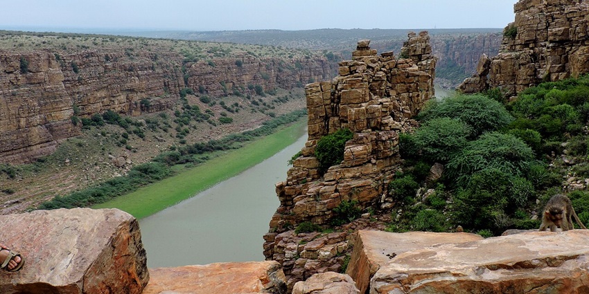 Dramatic gorge view at Gandikota, one of the historic places to visit near Brahmamgari Matam.