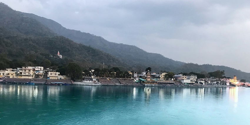 Ganga River flows through Haridwar with hills in the backdrop, one of the scenic places to visit near Delhi for 3 days.