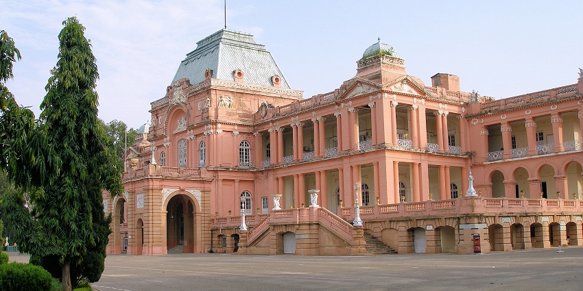 Red‑stone palace with classic architecture and gardens, one of the iconic places to visit near Kapurthala.
