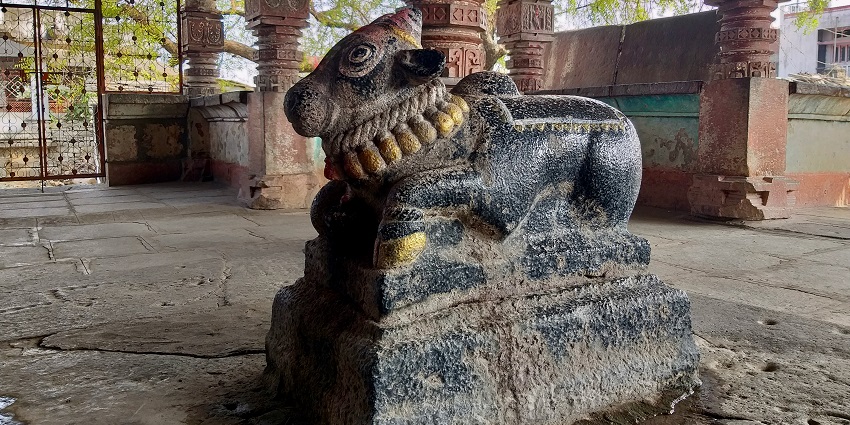 A black stone sculpture of Nandi Ji at Siddeshwara temple in Kalgi near Gulbarga city.