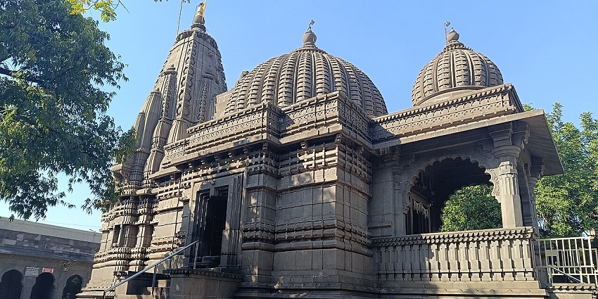 Kalaram Temple in Panchavati, Nashik has a structure with a black idol of Lord Rama