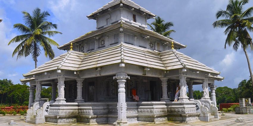 Kere Basadi in Karkala, a Jain temple with stone pillars and domes built symmetrically.
