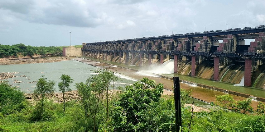 Scenic Temghar Dam, a beautiful place to visit in November near Mumbai.