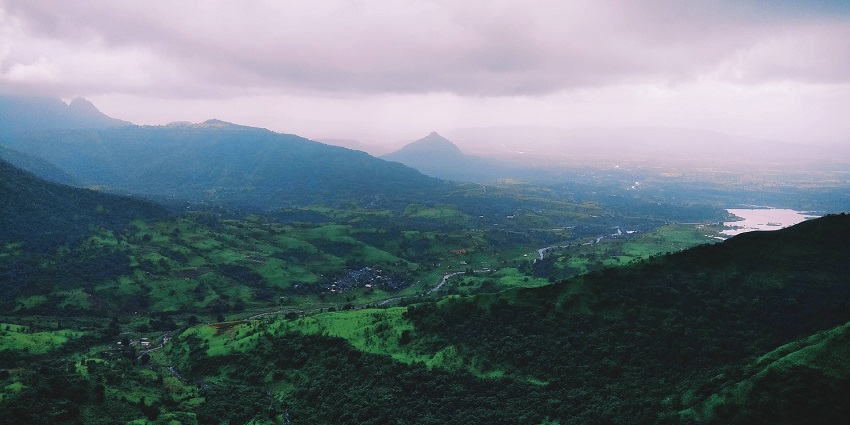 Lush green Lonavala hills shrouded in mist, one of the places to visit near Khandala.
