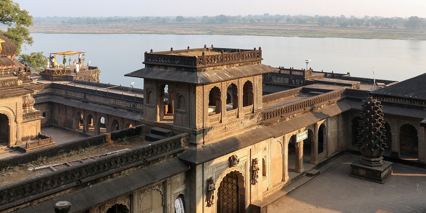 Maheshwar Fort overlooking the Narmada River with detailed stone architecture.
