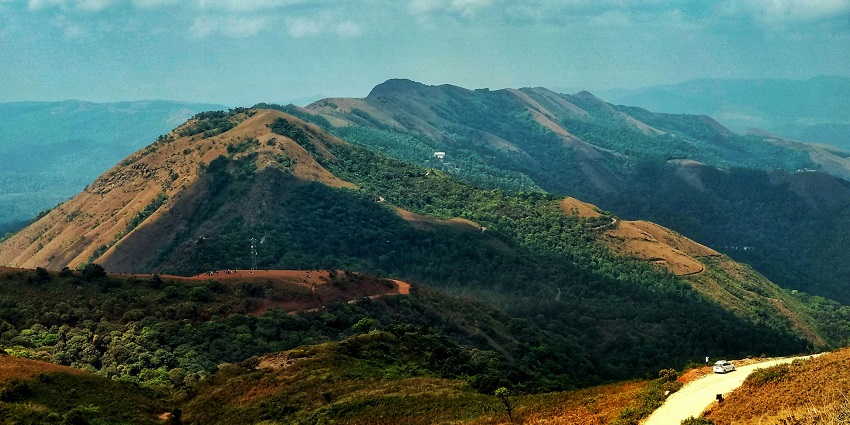 Makalidurga rocky hill trek, one of the popular places to visit near Bangalore for 1 day.