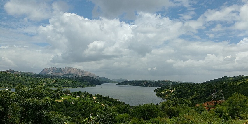 Manchanabele Dam, one of the scenic places to visit in October near Bangalore.