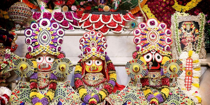Decorated Jagannath idols in Puri—discover what is Puri famous for during festive celebrations.